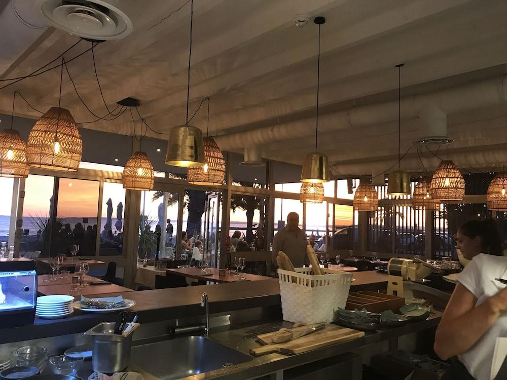Hotel Cafe Miramar Le Grau-du-Roi Exteriör bild